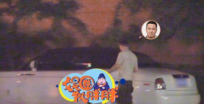杨坤罕露面！独自开新车吃饭模样似素人，疑被刀郎反讽显落寞