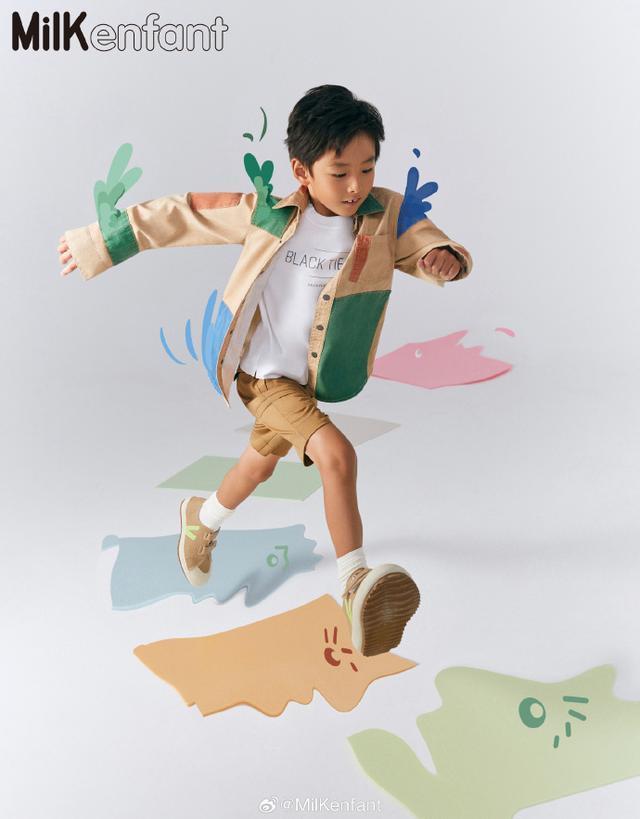 买超张嘉倪儿子们合体拍杂志 对镜头摆pose颜值高