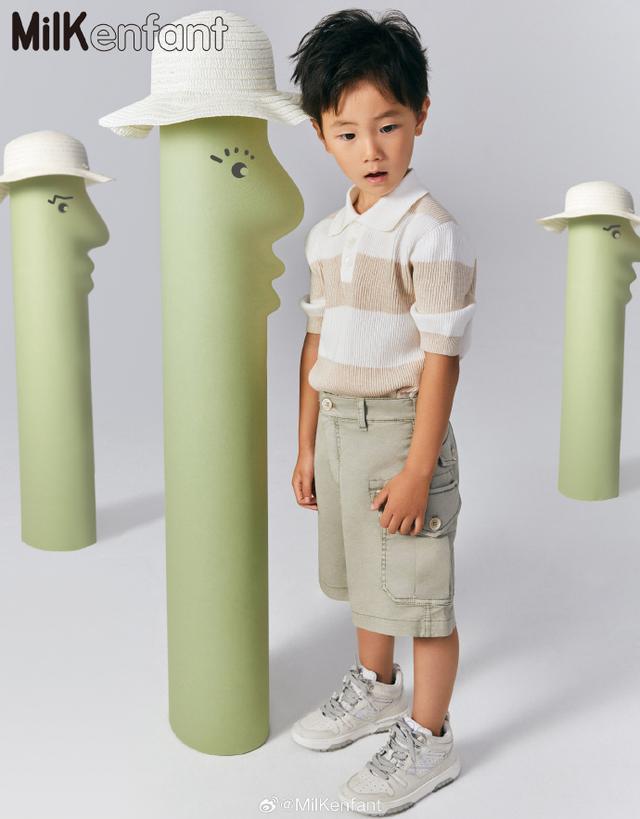 买超张嘉倪儿子们合体拍杂志 对镜头摆pose颜值高