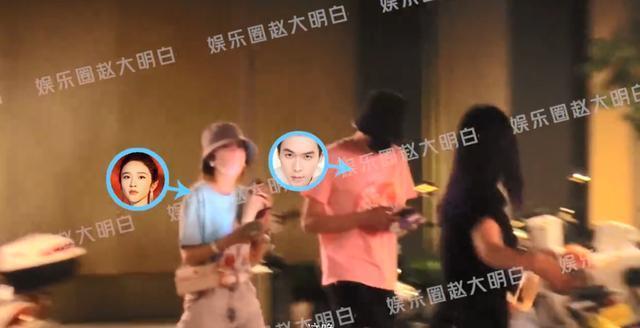 张若昀唐艺昕一起外出看电影 两人并肩同行低调甜蜜