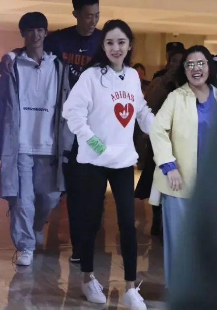 《小时代》十周年，杨幂和谢依霖竟成为真正的“时代姐妹花”