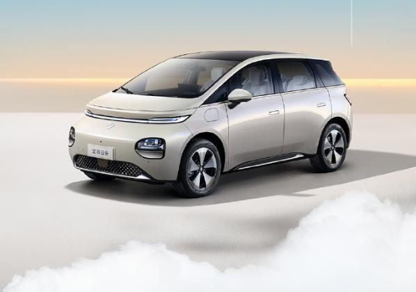 宝骏云朵汽车详细配置公开：续航里程可达 460km，8 月 10 日上市