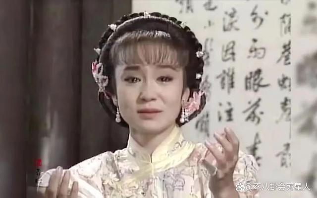 64岁刘雪华大变样，皮肤松弛皱纹堆积，狰狞似“格格巫”