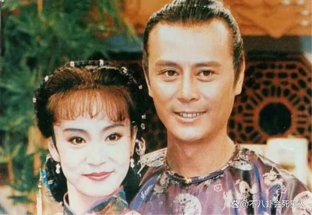 64岁刘雪华大变样，皮肤松弛皱纹堆积，狰狞似“格格巫”