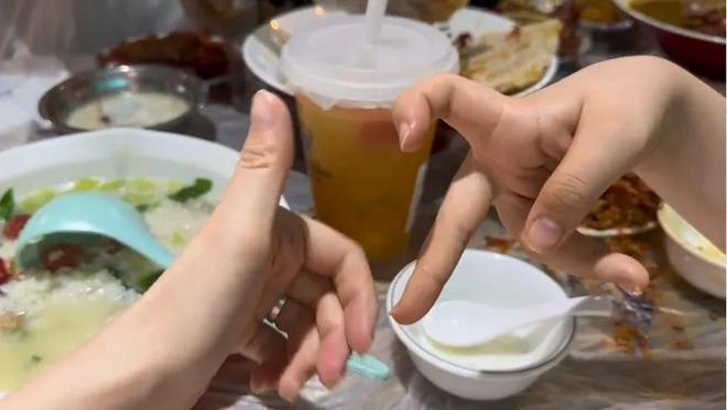 马蓉晒照超壕气，带儿女旅游被赞好妈妈，王宝强冯清感情甜蜜