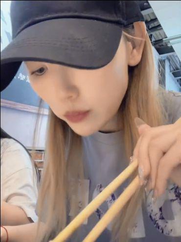 马蓉晒照超壕气，带儿女旅游被赞好妈妈，王宝强冯清感情甜蜜