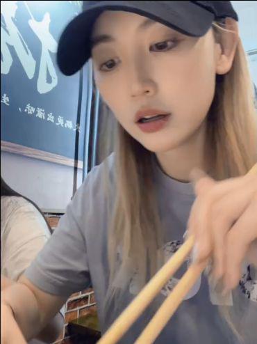 马蓉晒照超壕气，带儿女旅游被赞好妈妈，王宝强冯清感情甜蜜
