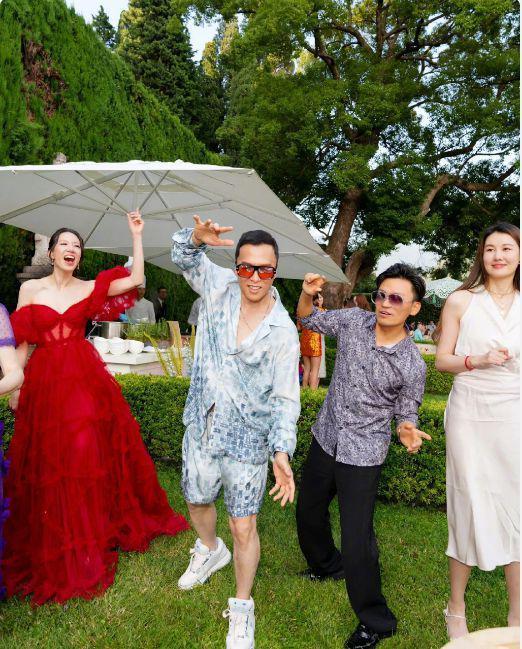 马蓉晒照超壕气，带儿女旅游被赞好妈妈，王宝强冯清感情甜蜜
