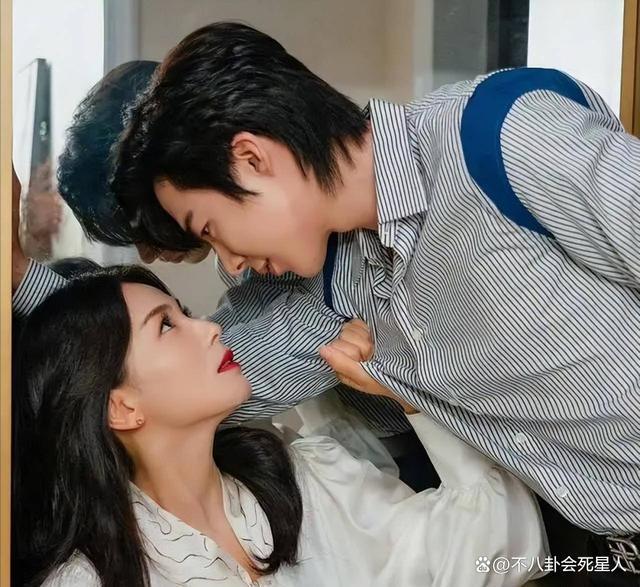 把刘涛和蒋欣的新剧放一起看，她俩从一开始，就是两路人