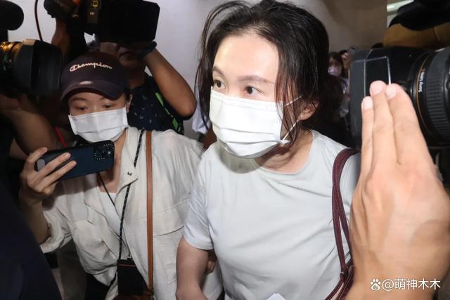 NONO遭传唤调查！面对镜头沉默不道歉，受害者：无法接受
