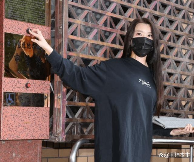 NONO遭传唤调查！面对镜头沉默不道歉，受害者：无法接受