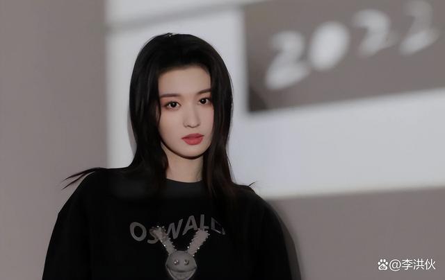 王楚然正面回应耍大牌事件，晒出证据后又惹来了群嘲