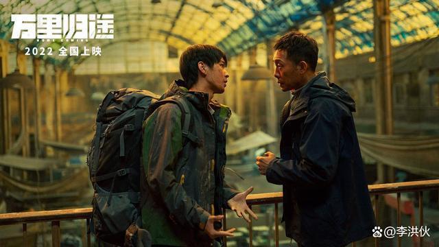 TFBOYS十周年演唱会，600万人抢4000张票，女孩花20万找黄牛买票