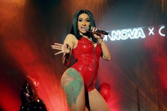 CardiB扔话筒事件更新 所扔话筒被拍卖