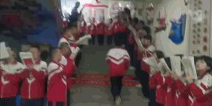 都在催这顶流出道，但过得了审吗