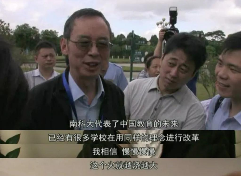 都在催这顶流出道，但过得了审吗