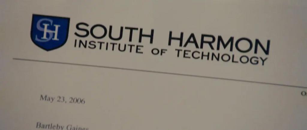 都在催这顶流出道，但过得了审吗