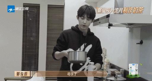 这帮糊咖翻红，全靠她一手操办