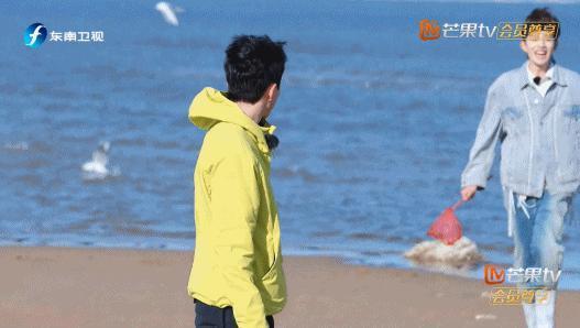 这帮糊咖翻红，全靠她一手操办