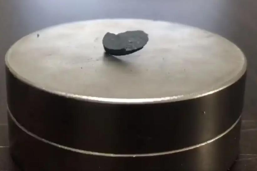 韩国人的室温超导靠谱吗？我们找业内大佬们聊了聊。