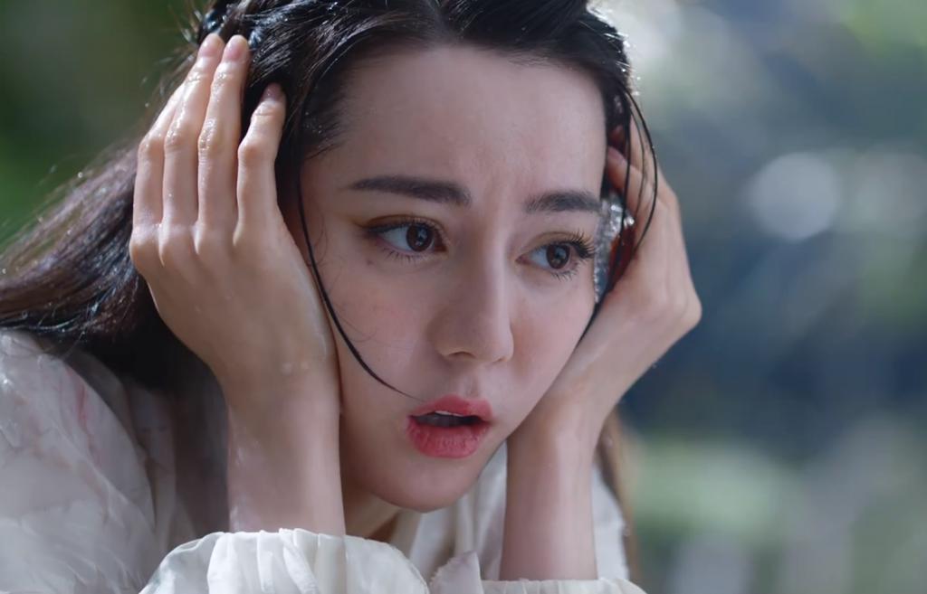 迪丽热巴男相，杨紫发型难看，90花顶流的古装妆造都好敷衍