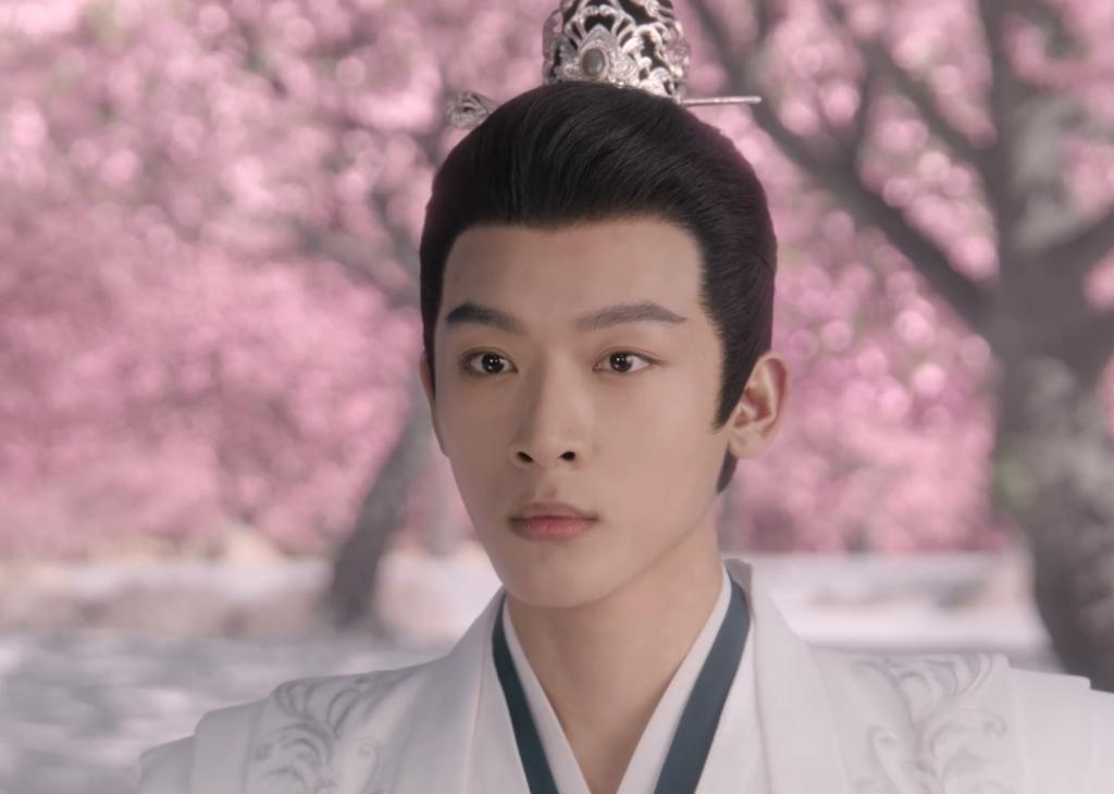 迪丽热巴男相，杨紫发型难看，90花顶流的古装妆造都好敷衍