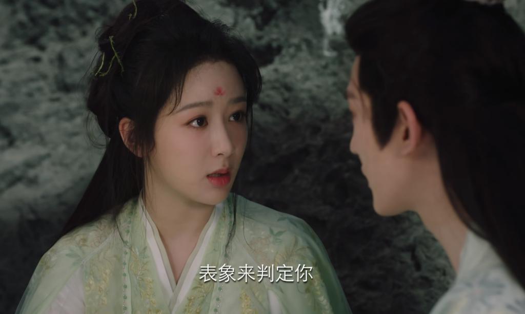 迪丽热巴男相，杨紫发型难看，90花顶流的古装妆造都好敷衍