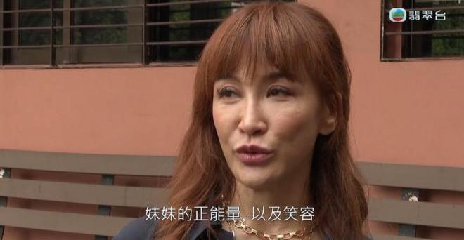 李玟二姐设歌迷答谢宴发红包 歌迷开心比耶引争议