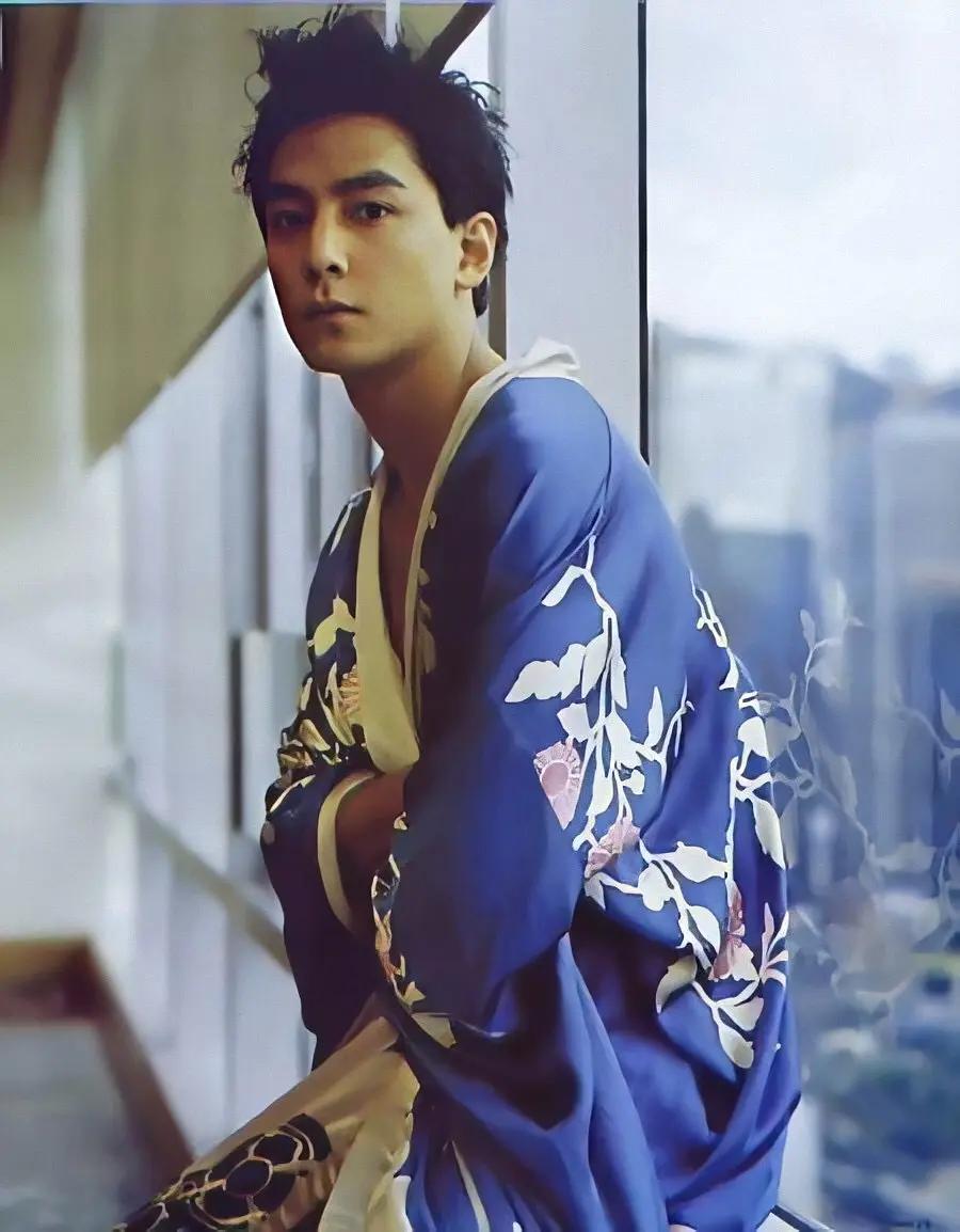 内娱浓颜帅哥PK，王鹤棣、龚俊都输给他？