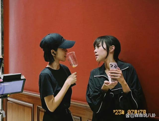 窦靖童被曝与大12岁女导演国外结婚，火速澄清：是谣言