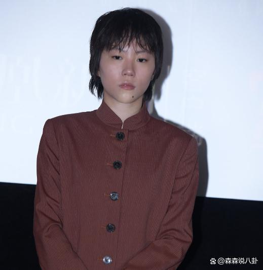 窦靖童被曝与大12岁女导演国外结婚，火速澄清：是谣言