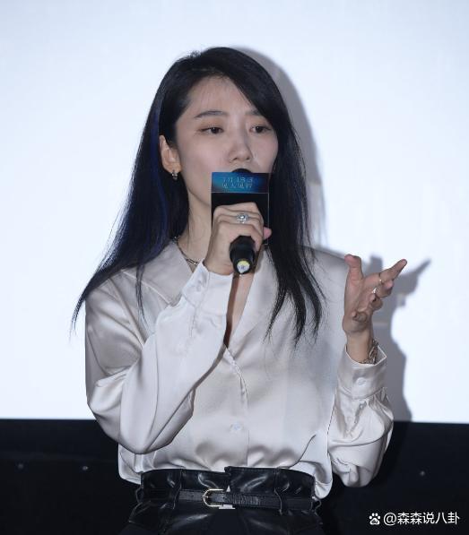 窦靖童被曝与大12岁女导演国外结婚，火速澄清：是谣言