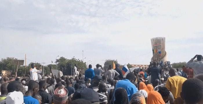 大使馆遭袭后,法国宣布从尼日尔撤侨