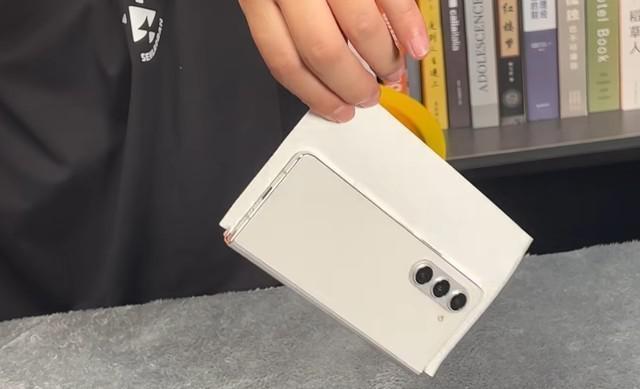 只贵1块钱，三星Galaxy Z Fold5打得过华为Mate X3吗？