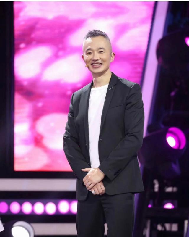 主持人程雷晒和友人照片 辟谣“去世”传闻