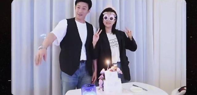 陆毅为老婆鲍蕾庆祝47岁生日 一家四口同框画面温馨