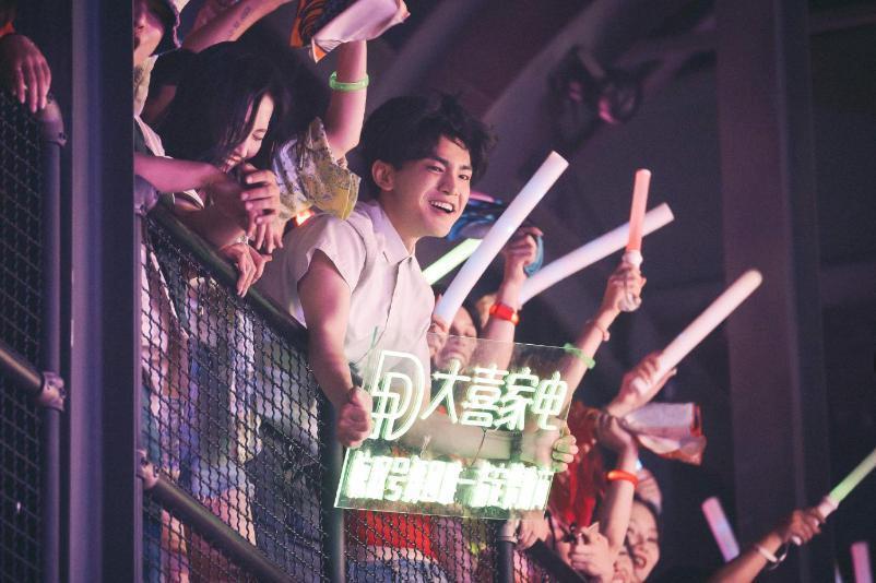 谁懂啊？竟然是他“洗白”了这位顶流？