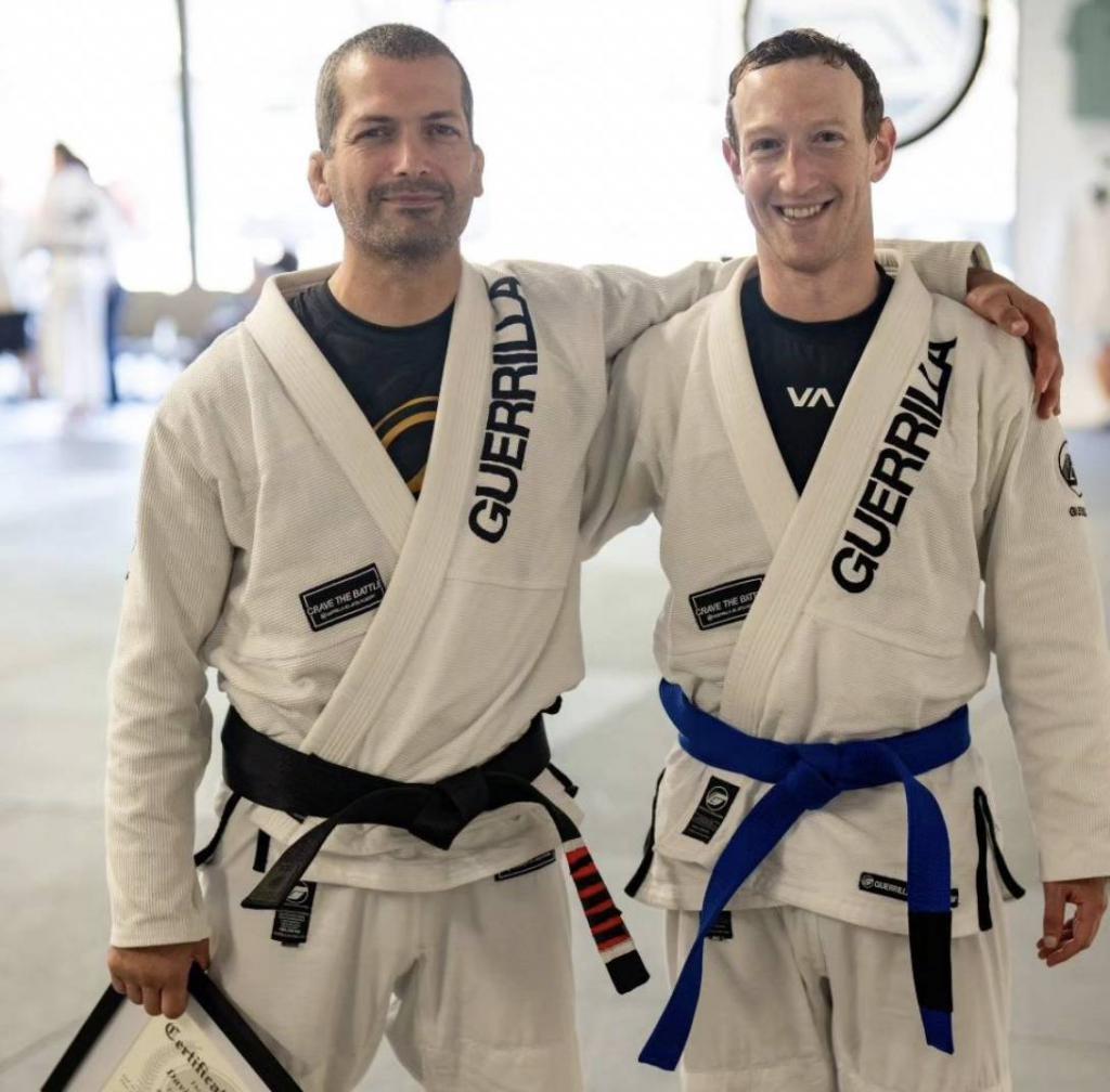 扎克伯格，正在「马斯克化」