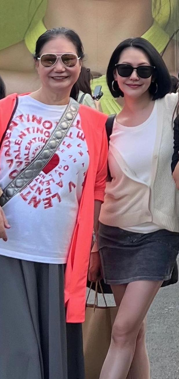 小S晒度假照，带婆婆和妈妈同行，婆婆一脸冷漠