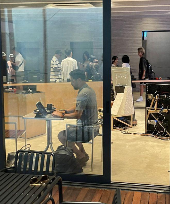 小S晒度假照，带婆婆和妈妈同行，婆婆一脸冷漠