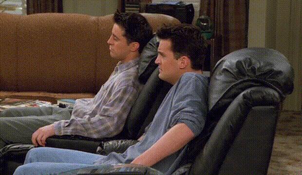 车企狂卷汽车座椅？其实沙发厂商们在上世纪就开始了。