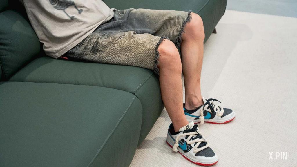 车企狂卷汽车座椅？其实沙发厂商们在上世纪就开始了。