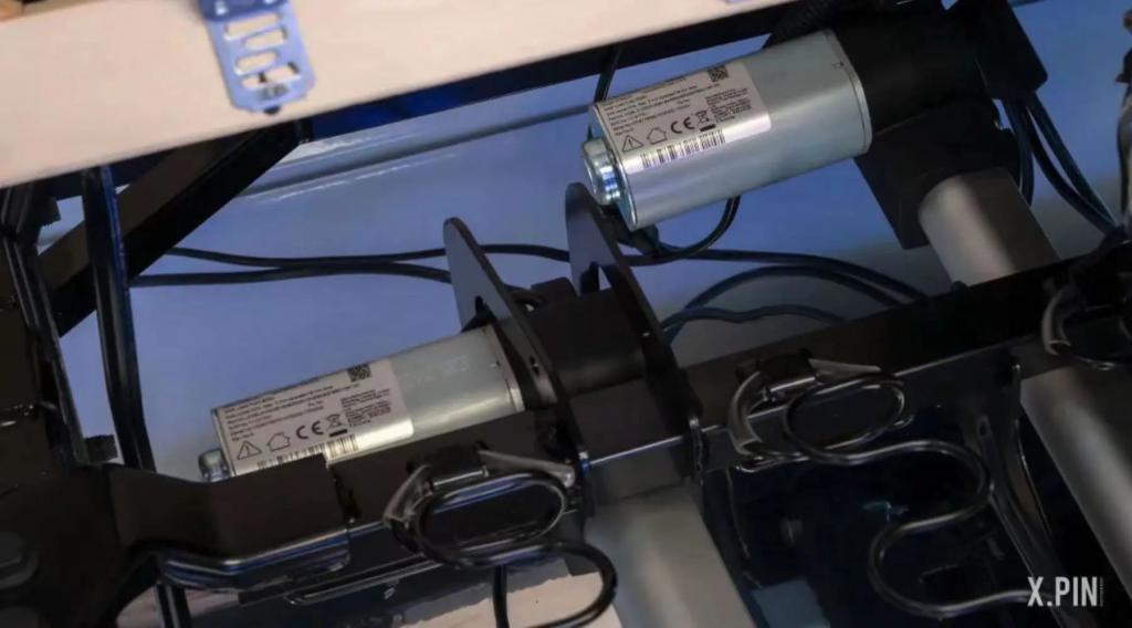 车企狂卷汽车座椅？其实沙发厂商们在上世纪就开始了。