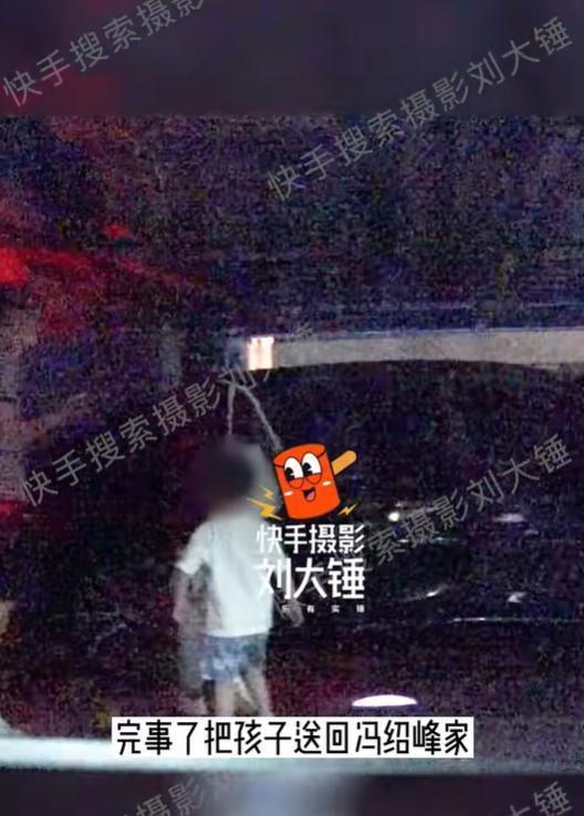 赵丽颖带儿子出门游玩 结束后把孩子送回冯绍峰家