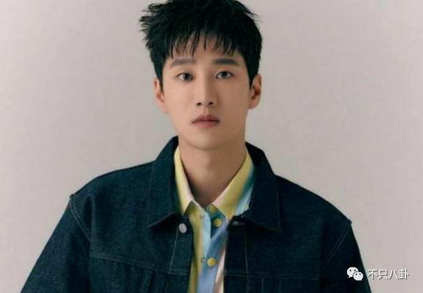 这么爽快就承认恋情了？之前真是一点风声都没有啊
