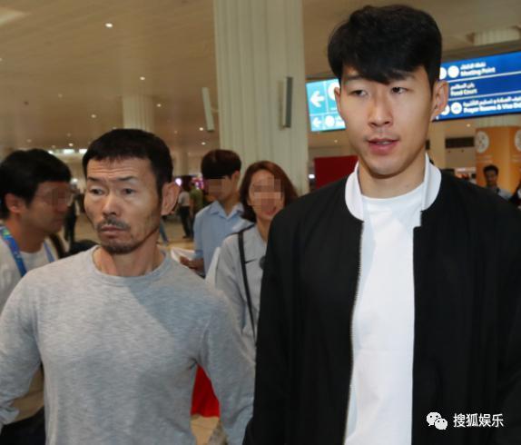 这么爽快就承认恋情了？之前真是一点风声都没有啊