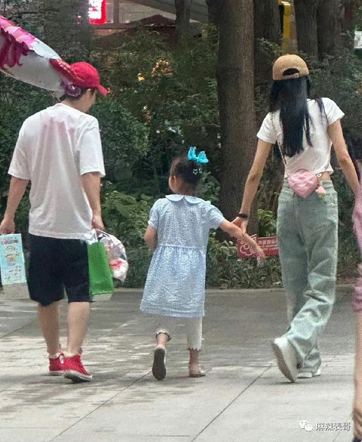 这对夫妻也开始扯头花了？