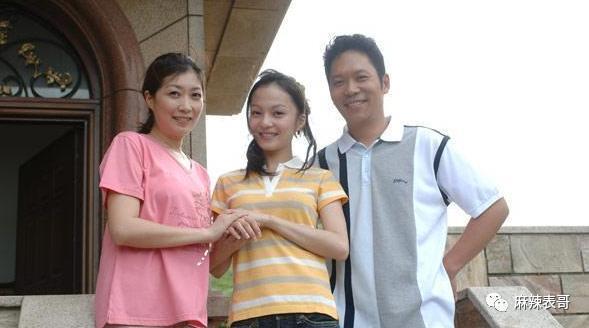 这对夫妻也开始扯头花了？