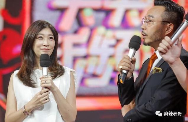 这对夫妻也开始扯头花了？