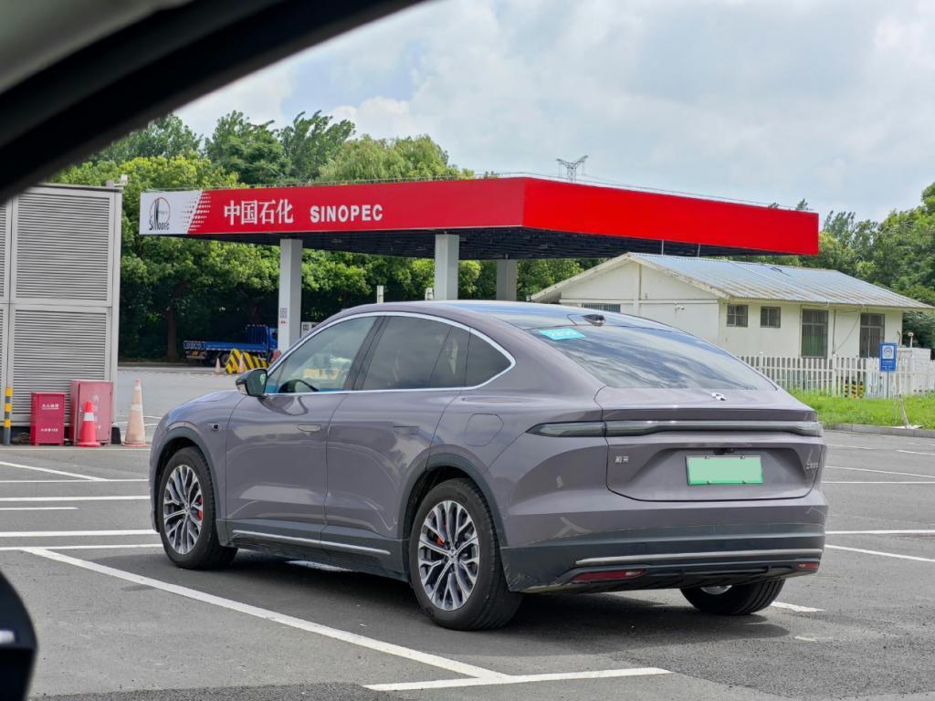 全新蔚来 EC6 实车曝光：溜背轿跑 SUV 造型，预计成都车展上市